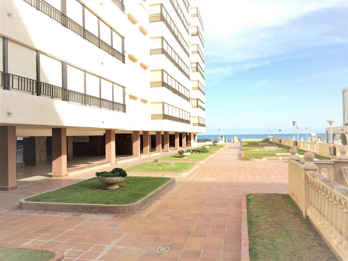 Cozy Apartment In A Beachfront Complex Mareny Blau Exterior foto
